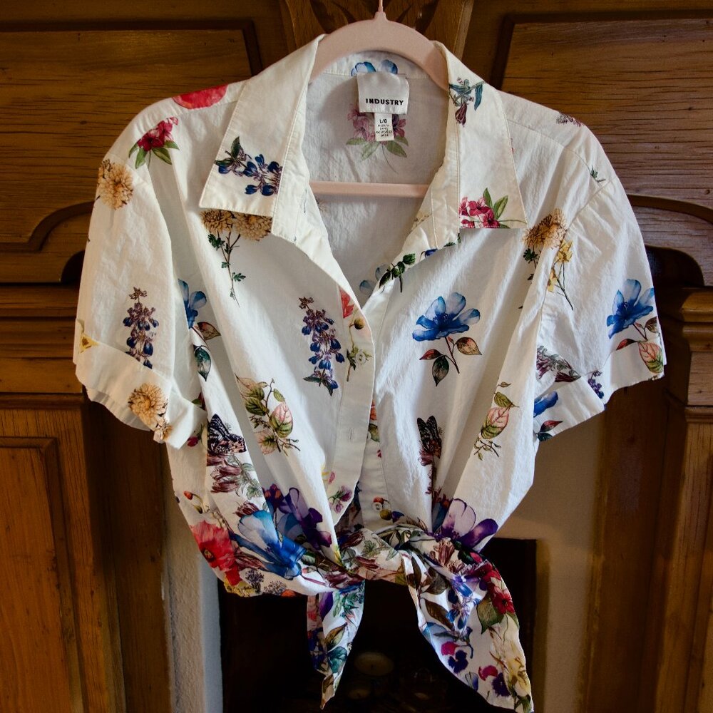 Floral Short Sleeve Tie Front Cotton Crop Top - Size: L
